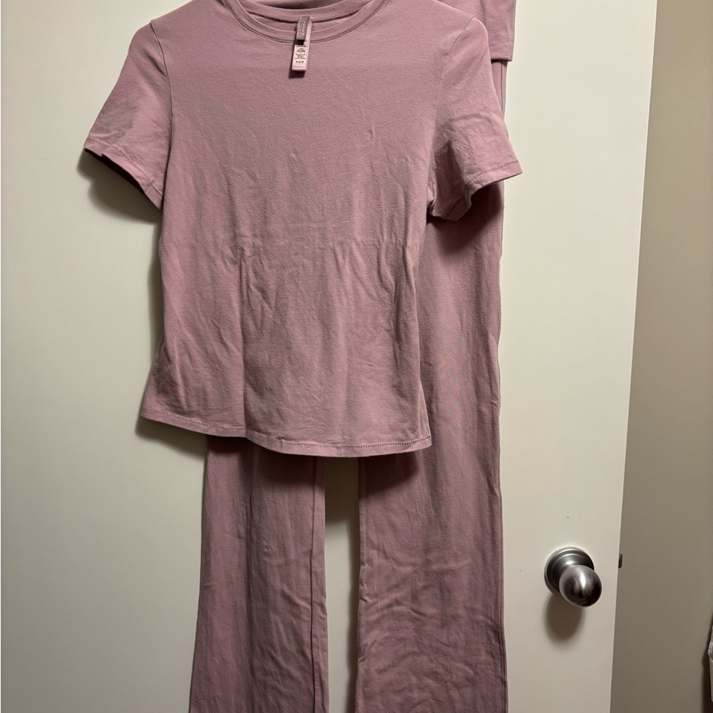 Skims Cotton Jersey Short Sleeve T-Shirt and Fold-over Pants Set in Dusk